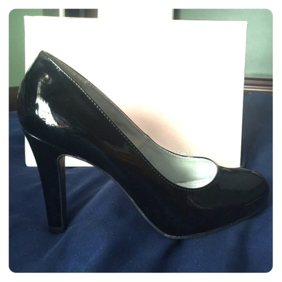 Bandolino Shoes - Reposh - 7.5W Bandolino Black Pumps
